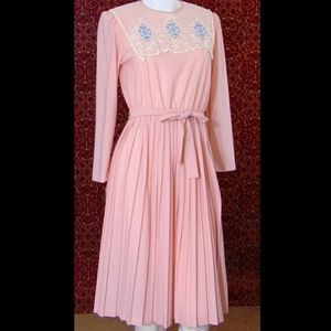 Pink VINTAGE long sleeve pleated dress S(?)💥🕛